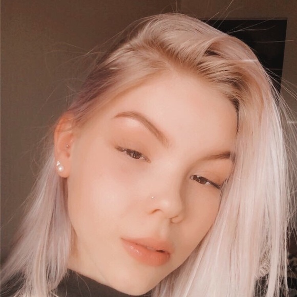 Meet your Posher, Alexis - Picture 1 of 1